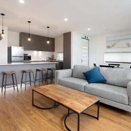 Captains Cove Ground Floor Luxury Apartments Пейнсвил Екстериор снимка