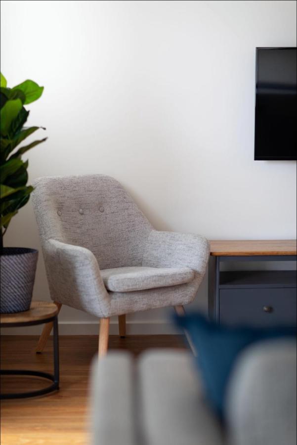 Captains Cove Ground Floor Luxury Apartments Пейнсвил Екстериор снимка