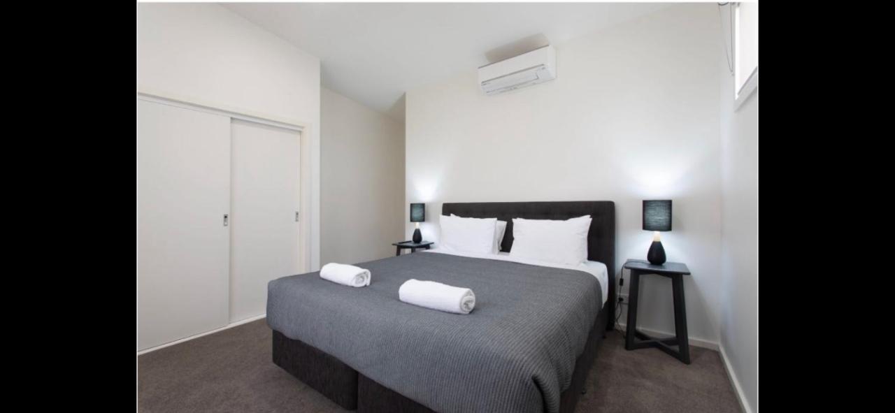 Captains Cove Ground Floor Luxury Apartments Пейнсвил Екстериор снимка