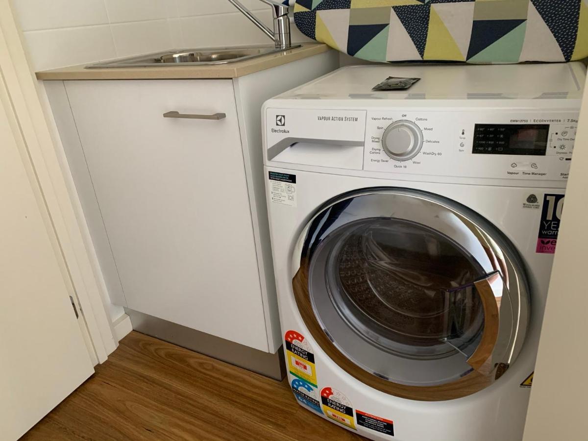 Captains Cove Ground Floor Luxury Apartments Пейнсвил Екстериор снимка