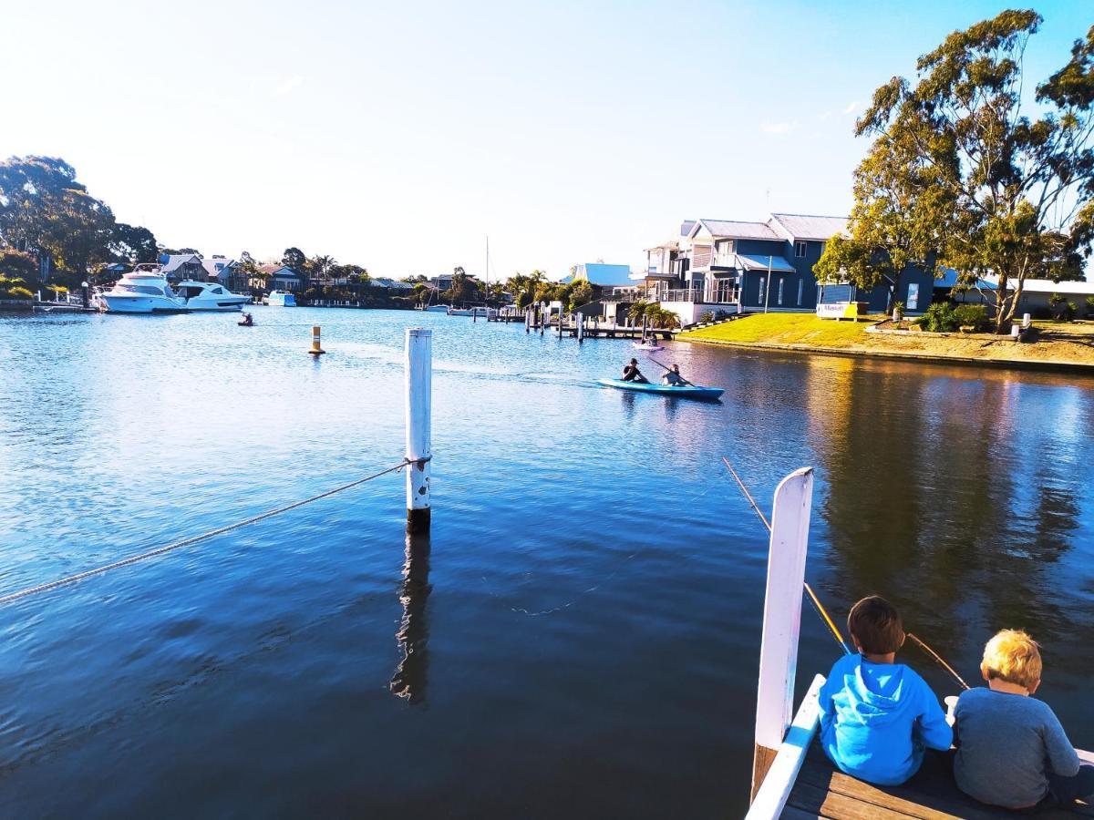 Captains Cove Ground Floor Luxury Apartments Пейнсвил Екстериор снимка